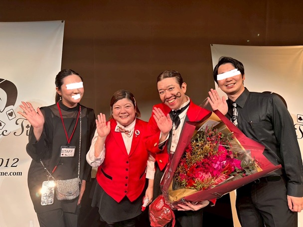 たった４人で！